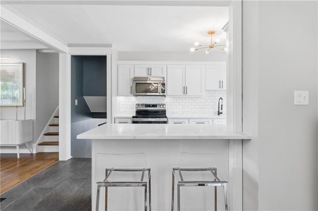 7928 Juniper Drive, Prairie Village, KS 66208