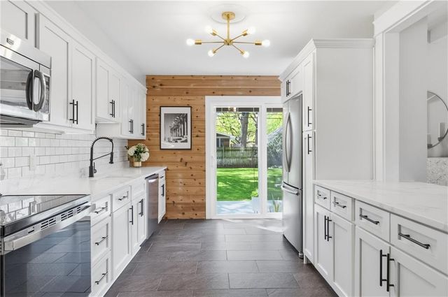 7928 Juniper Drive, Prairie Village, KS 66208