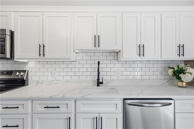 7928 Juniper Drive, Prairie Village, KS 66208