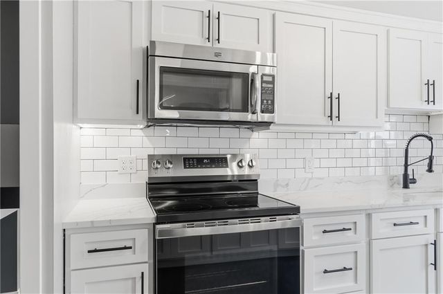 7928 Juniper Drive, Prairie Village, KS 66208