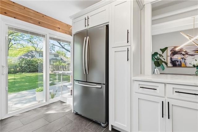 7928 Juniper Drive, Prairie Village, KS 66208