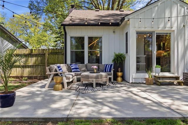 7928 Juniper Drive, Prairie Village, KS 66208