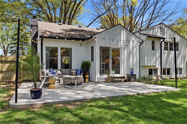 7928 Juniper Drive, Prairie Village, KS 66208