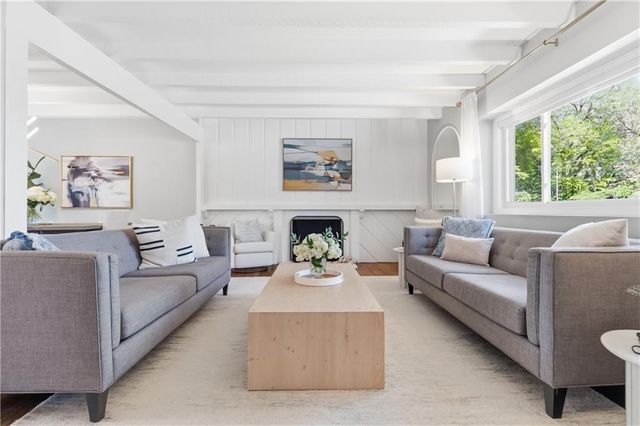 7928 Juniper Drive, Prairie Village, KS 66208