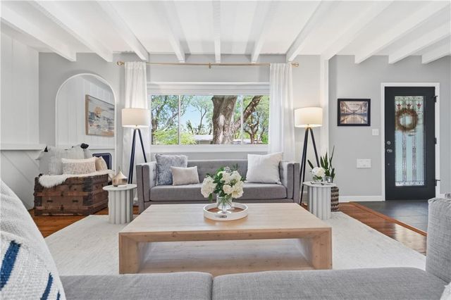 7928 Juniper Drive, Prairie Village, KS 66208