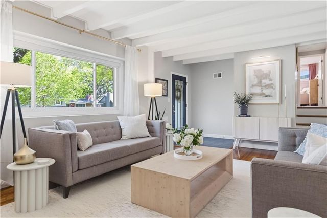 7928 Juniper Drive, Prairie Village, KS 66208