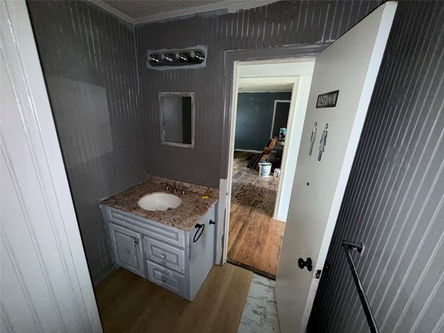 317 W 7th Street, Baird, TX 79504