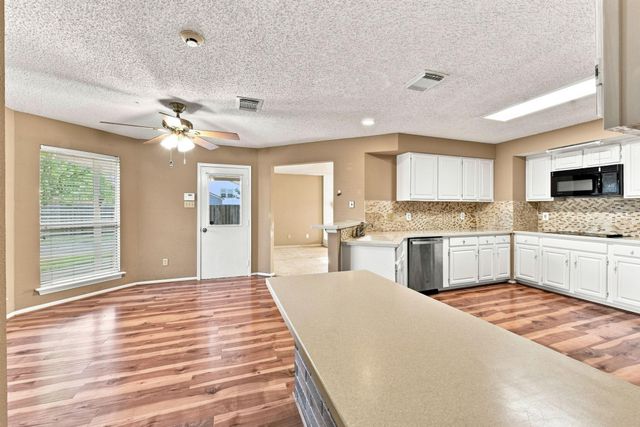 428 Old Course Dr, Friendswood, TX 77546