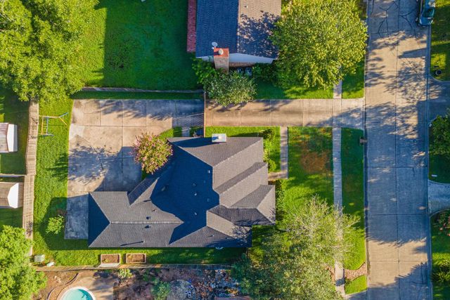 428 Old Course Dr, Friendswood, TX 77546