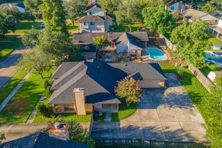 428 Old Course Dr, Friendswood, TX 77546
