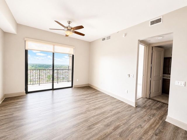 9787 Katy Freeway 1611, Houston, TX 77024