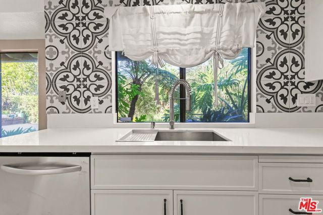 6501 Bradley Place, Los Angeles, CA 90056