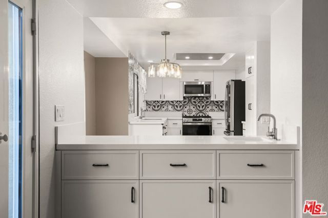 6501 Bradley Place, Los Angeles, CA 90056