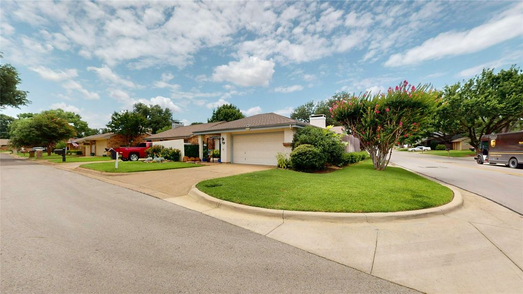 1618 Grandview Drive, Arlington, TX 76012