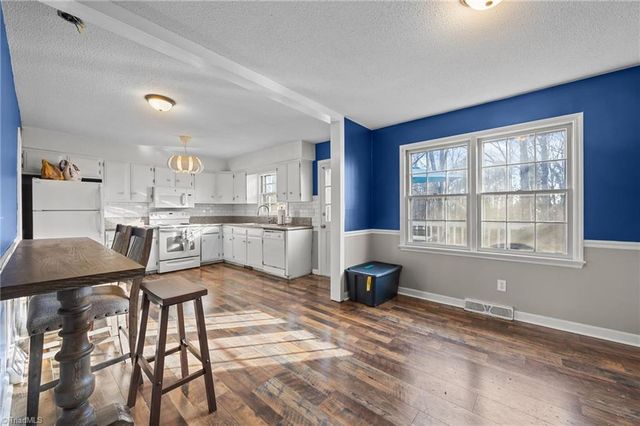 3742 Crosland Road, Winston-salem, NC 27106