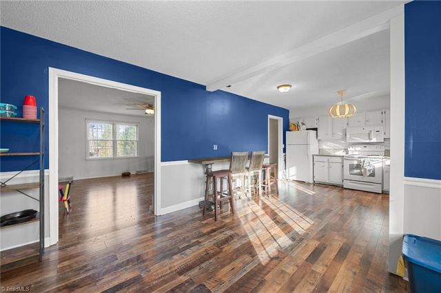 3742 Crosland Road, Winston-salem, NC 27106