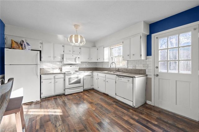 3742 Crosland Road, Winston-salem, NC 27106