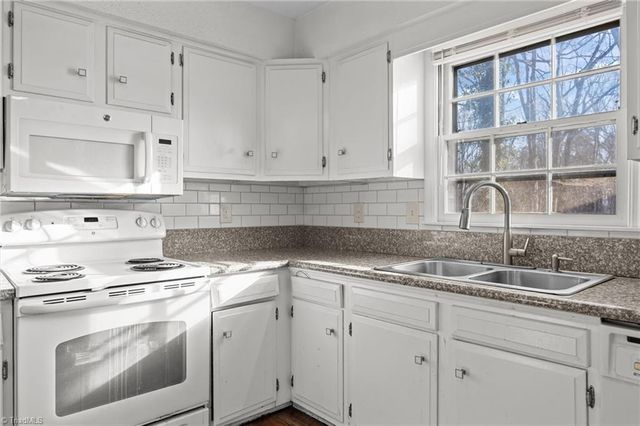 3742 Crosland Road, Winston-salem, NC 27106