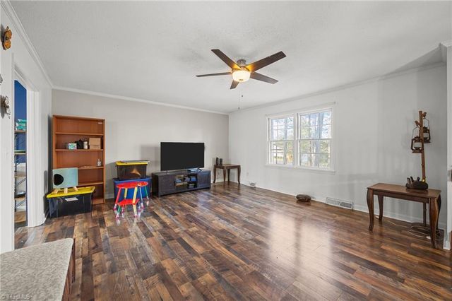 3742 Crosland Road, Winston-salem, NC 27106