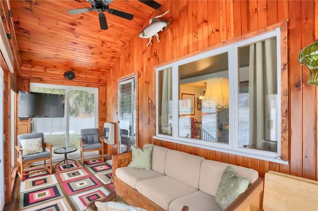 955 Woodside Ave, Ellwood City, PA 16117