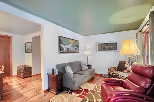 955 Woodside Ave, Ellwood City, PA 16117