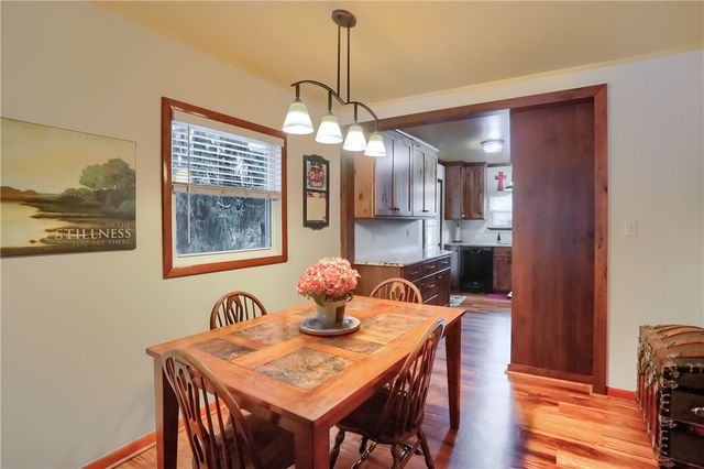 955 Woodside Ave, Ellwood City, PA 16117