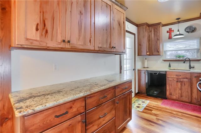 955 Woodside Ave, Ellwood City, PA 16117