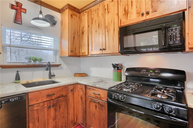 955 Woodside Ave, Ellwood City, PA 16117