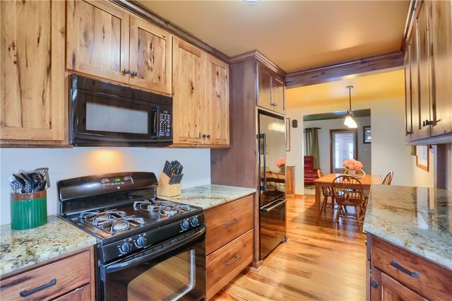 955 Woodside Ave, Ellwood City, PA 16117