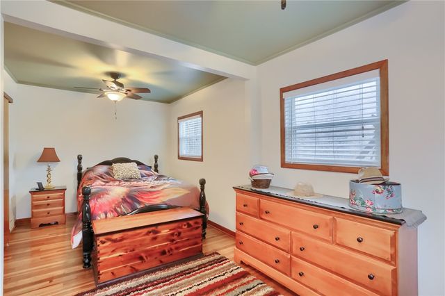 955 Woodside Ave, Ellwood City, PA 16117