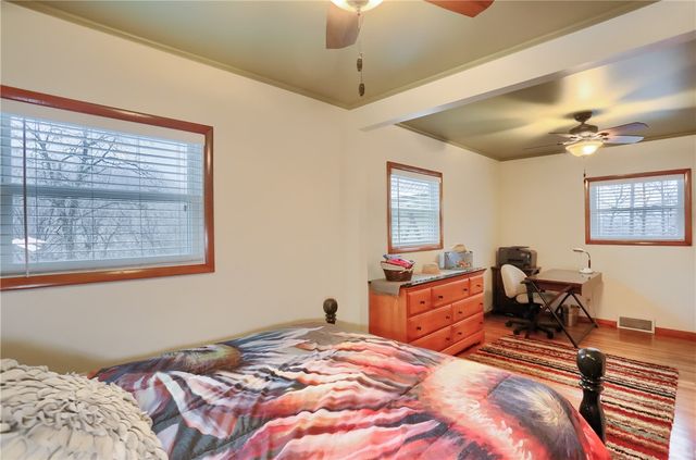 955 Woodside Ave, Ellwood City, PA 16117