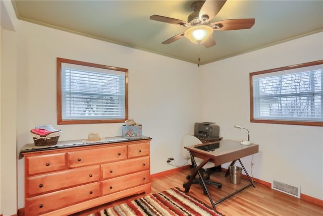 955 Woodside Ave, Ellwood City, PA 16117