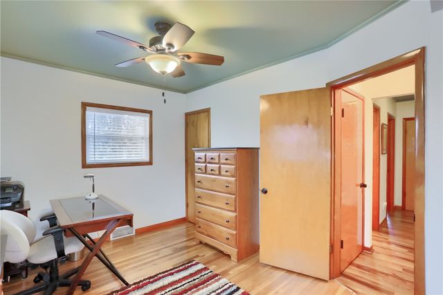 955 Woodside Ave, Ellwood City, PA 16117