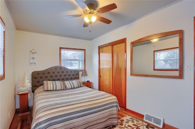 955 Woodside Ave, Ellwood City, PA 16117