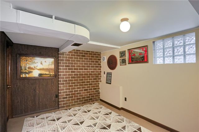 955 Woodside Ave, Ellwood City, PA 16117