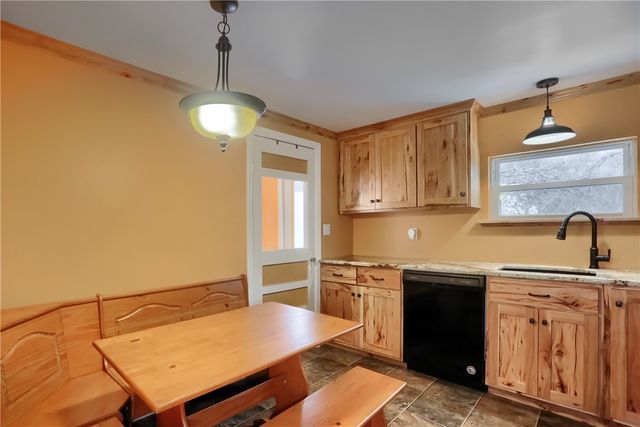 955 Woodside Ave, Ellwood City, PA 16117