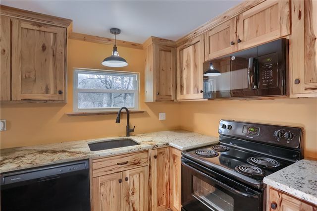 955 Woodside Ave, Ellwood City, PA 16117