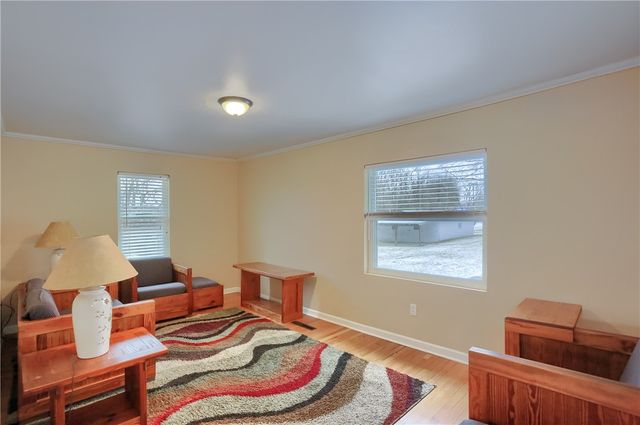 955 Woodside Ave, Ellwood City, PA 16117