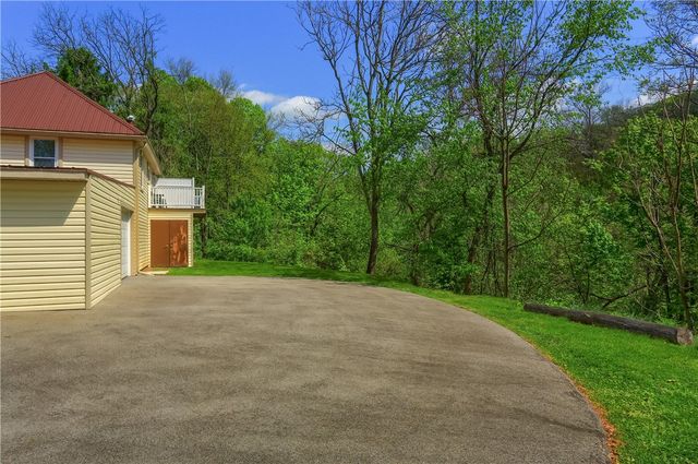 955 Woodside Ave, Ellwood City, PA 16117
