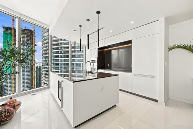 300 Biscayne Boulevard Way 4007W, Miami, FL 33131