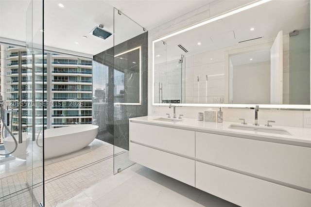 300 Biscayne Boulevard Way 4007W, Miami, FL 33131