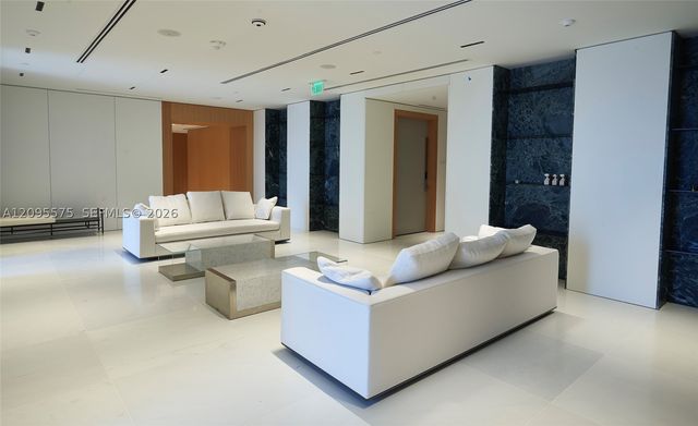 300 Biscayne Boulevard Way 4007W, Miami, FL 33131