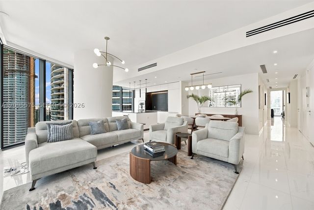 300 Biscayne Boulevard Way 4007W, Miami, FL 33131