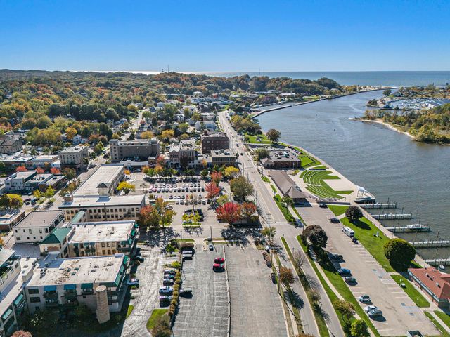 110 N Harbor Drive 304, Grand Haven City, MI 49417