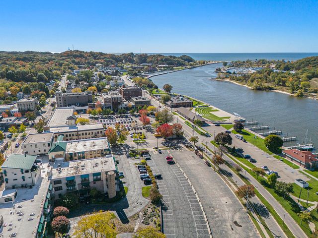 110 N Harbor Drive 304, Grand Haven City, MI 49417