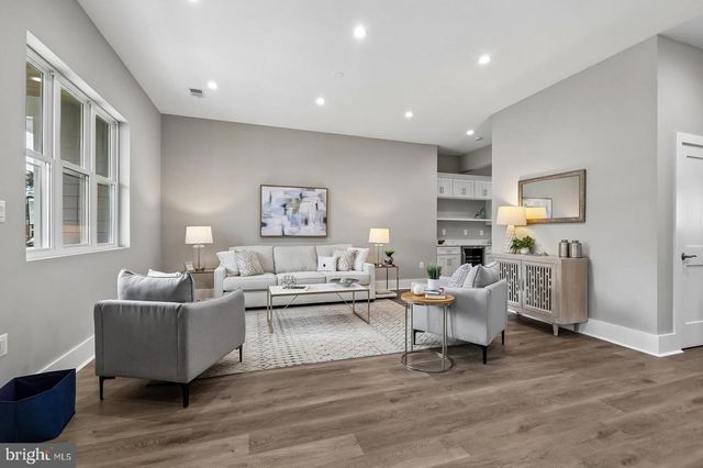 735 N GEORGE MASON DR, Arlington, VA 22203