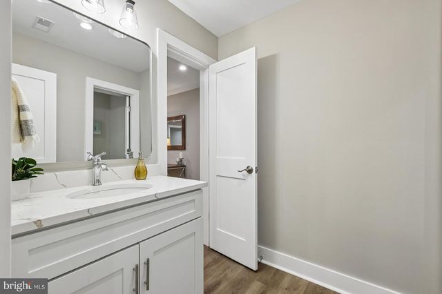 735 N GEORGE MASON DR, Arlington, VA 22203