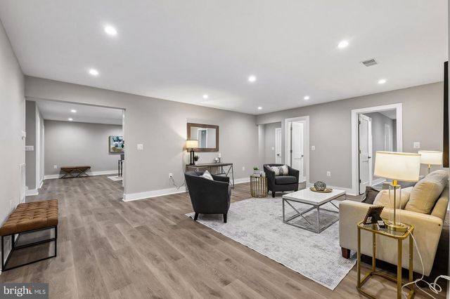 735 N GEORGE MASON DR, Arlington, VA 22203