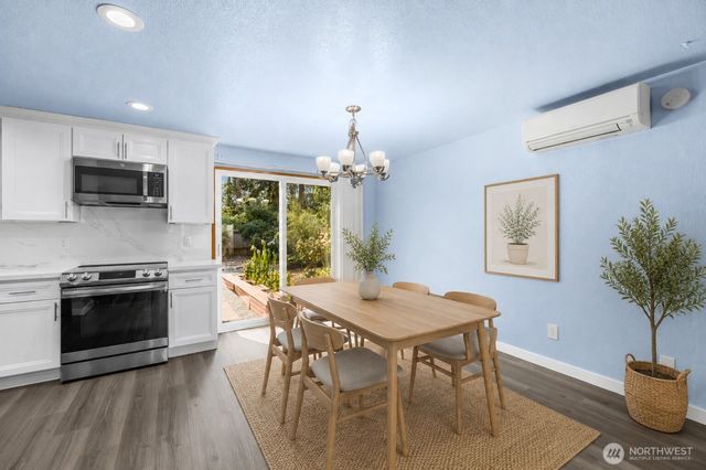 1961 NE 9th Avenue, Oak Harbor, WA 98277