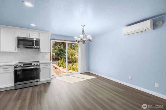 1961 NE 9th Avenue, Oak Harbor, WA 98277